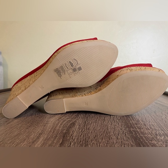 NWOT H&M Red Peep Toe Wedges Size 7 - Picture 8 of 11